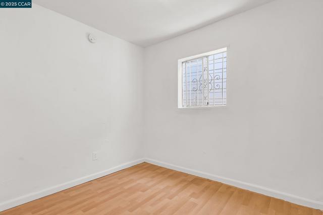 2150 35Th Ave, Oakland CA: https://media.crmls.org/mediaz/3b18fa17-0275-42f0-b29d-ee31044c10f5.jpg