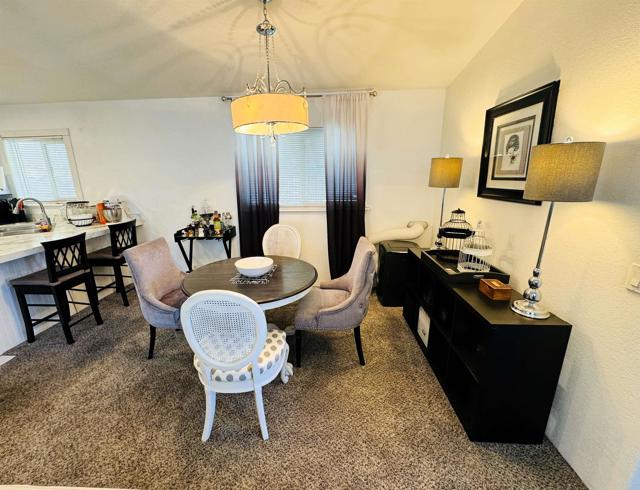 Detail Gallery Image 10 of 39 For 200 S Emerald Dr #16,  Vista,  CA 92081 - 3 Beds | 2 Baths