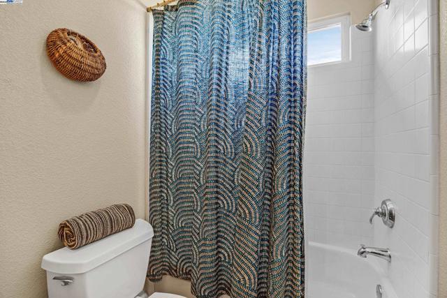 2461 Ancona Cir, Livermore CA: https://media.crmls.org/mediaz/3b199e43-eb51-4371-86ee-7acf525facc4.jpg