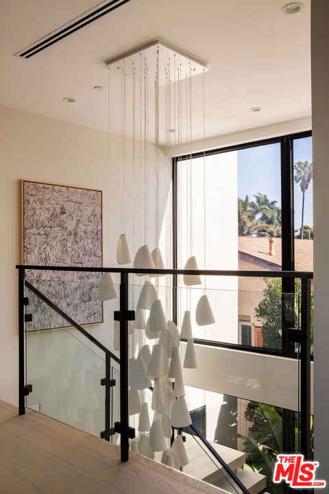 2457 Glyndon Avenue, Venice CA: https://media.crmls.org/mediaz/3b1a118b-83a1-4b1c-8da1-a82f4e5effb1.jpg