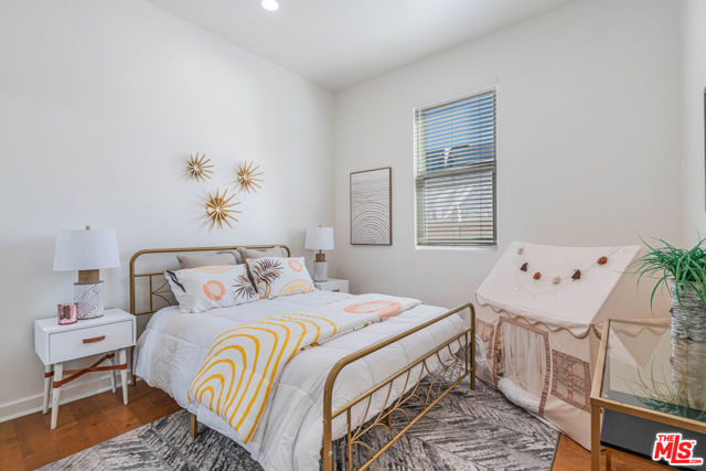 3718 S Barrington Avenue, Los Angeles CA: https://media.crmls.org/mediaz/3b1a1345-3850-40e1-bec2-fede605ff084.jpg