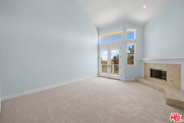 2046 Palisades Drive, Pacific Palisades CA: https://media.crmls.org/mediaz/3b1a375a-1658-408f-8471-a100d90dda86.jpg