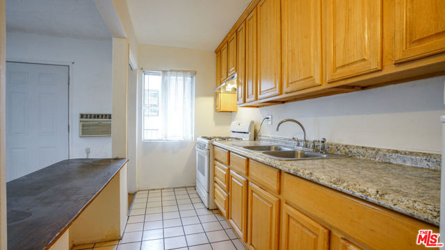 5342 Lexington Avenue, Los Angeles CA: https://media.crmls.org/mediaz/3b1a3f1c-03e2-4f15-b3b3-9612df8c8fd1.jpg