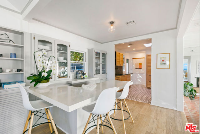 30830 Broad Beach Road, Malibu CA: https://media.crmls.org/mediaz/3b1a7fe1-e403-4320-acc9-7da21c197337.jpg