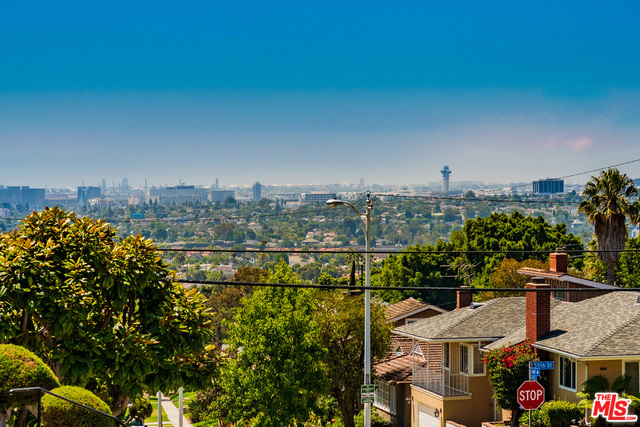 5412 S HOLT Avenue, Los Angeles CA: https://media.crmls.org/mediaz/3b1aa386-fa70-4253-9714-3ffffb0d16e5.jpg