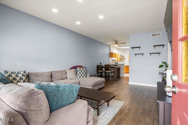 Detail Gallery Image 9 of 28 For 2930 Isle Way #B,  Oxnard,  CA 93035 - 2 Beds | 1/1 Baths