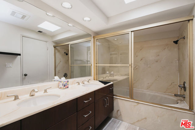 8180 Manitoba Street, Playa del Rey CA: https://media.crmls.org/mediaz/3b1b3cda-38c2-42dd-abc5-7c5370cb8b6e.jpg