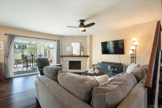 Detail Gallery Image 7 of 31 For 919 Wentworth Cir, Vista,  CA 92081 - 3 Beds | 2/1 Baths