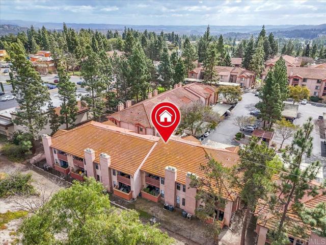 12059 Alta Carmel Ct, San Diego CA: https://media.crmls.org/mediaz/3b1bb476-61af-4933-866e-b9097bfe4dea.jpg