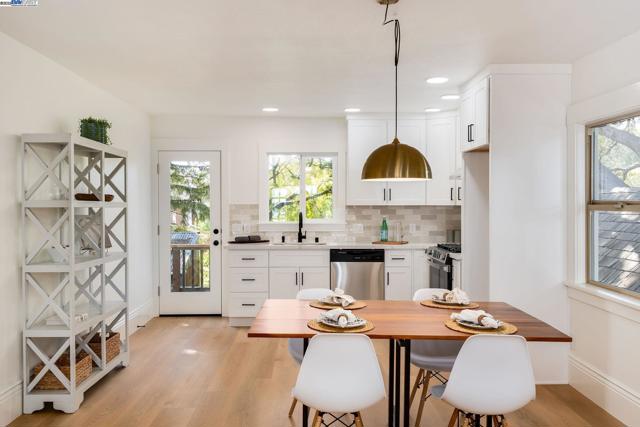 5731 Hermann St, Oakland CA: https://media.crmls.org/mediaz/3b1bd938-81f9-4204-a322-b8d0b7adfd40.jpg