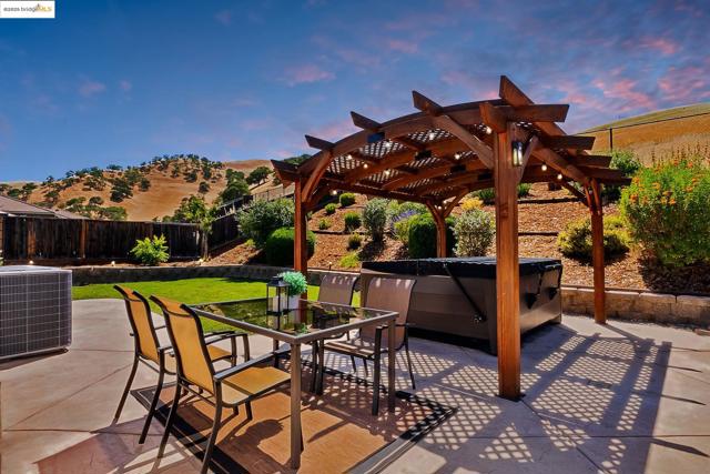 3680 Mallard Ct, Antioch CA: https://media.crmls.org/mediaz/3b1c1dbb-6589-41d9-9085-1b81085d1827.jpg