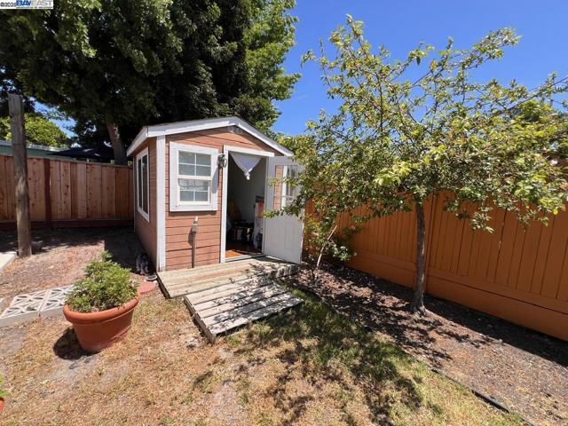 2748 Eastgate Ave, Concord CA: https://media.crmls.org/mediaz/3b1d4229-6ab1-4198-9d37-7f472c84b310.jpg