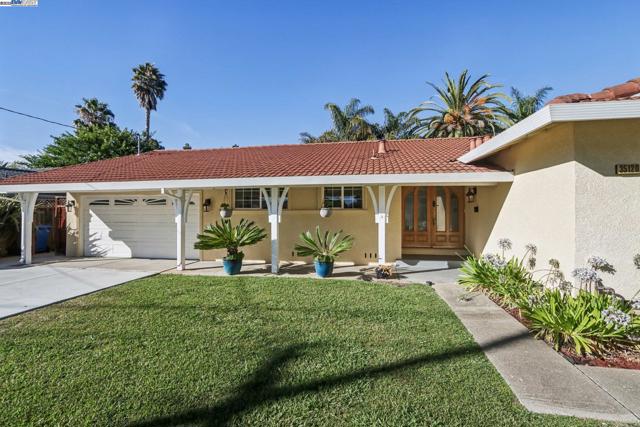 35120 Cardiff Street, Newark CA: https://media.crmls.org/mediaz/3b1d7ebf-b9b6-4e72-a688-46e7c9516131.jpg