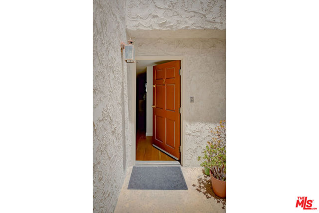 1916 Overland Avenue, Los Angeles CA: https://media.crmls.org/mediaz/3b1e996e-02d3-4dcc-be11-cd9834610123.jpg