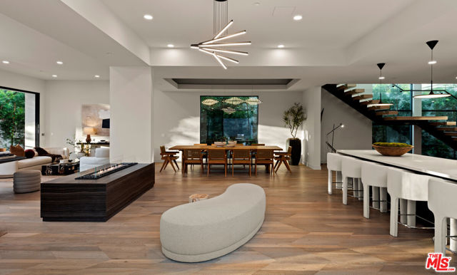 Drew Fenton | 505 Barrington Avenue Los Angeles CA | MLS: 7255319
