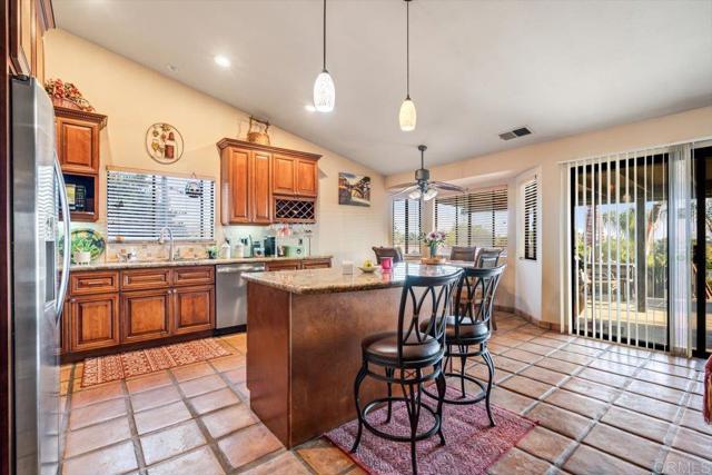 1315 Hermana Court, Vista CA: https://media.crmls.org/mediaz/3b1ee5ac-9a38-44a4-9cc8-2a6fe996577d.jpg