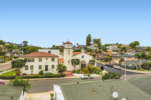 3128 Canon St, San Diego CA: https://media.crmls.org/mediaz/3b1ef06a-3eed-4552-a66a-b4fa6a87a0a3.jpg