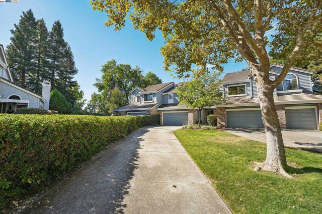 108 Kingswood Cir, Danville CA: https://media.crmls.org/mediaz/3b1efd4a-0b9b-4940-832e-453f574c59bb.jpg