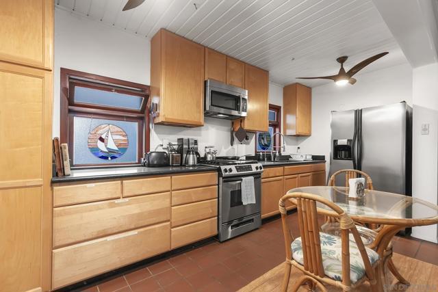 5038 40 W Point Loma Blvd, San Diego CA: https://media.crmls.org/mediaz/3b1f3158-a911-44d2-af80-5c157f73fc52.jpg