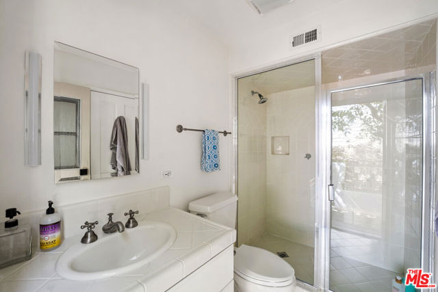 4441 Park Alisal, Calabasas CA: https://media.crmls.org/mediaz/3b1f6b48-20ef-4083-bbf0-a4822583fd24.jpg