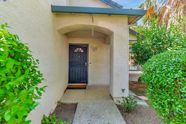 840 Menay Dr, Tracy CA: https://media.crmls.org/mediaz/3b1fb14a-4606-473d-91d7-dc9363404d8e.jpg