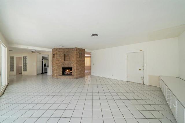 291 W Lilliana Drive, Palm Springs CA: https://media.crmls.org/mediaz/3b208717-790b-49d0-8b96-4964419b4c2d.jpg