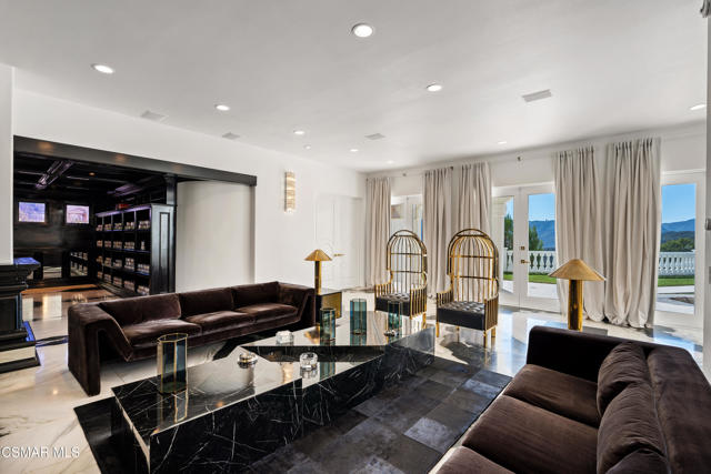 25665 Mulholland Highway, Calabasas CA: https://media.crmls.org/mediaz/3b20b743-0652-41e1-96fc-bc5a6b9ee03d.jpg