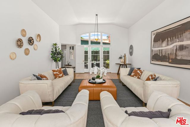 10815 Rochester Avenue, Los Angeles CA: https://media.crmls.org/mediaz/3b210668-443d-4bf5-acbe-9ffc7020da39.jpg