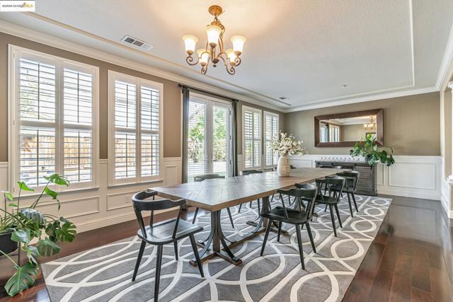 43 Sorrel Ct, Oakley CA: https://media.crmls.org/mediaz/3b21aa38-8bba-4fad-9224-d1db04670c72.jpg