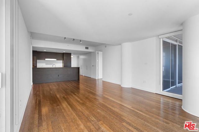 6250 HOLLYWOOD Boulevard, Los Angeles CA: https://media.crmls.org/mediaz/3b237bfd-9fdf-4e67-a501-966833122f21.jpg