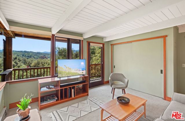 20730 Hillside Drive, Topanga CA: https://media.crmls.org/mediaz/3b24dfde-0c9c-4b89-9be7-aa609bbf57dc.jpg