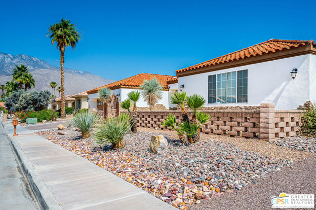 3770 Torito Circle, Palm Springs CA: https://media.crmls.org/mediaz/3b250c23-597c-48c1-add4-2eac7a6f9e28.jpg