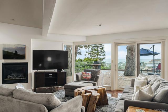 2165 Balboa Ave, Del Mar CA: https://media.crmls.org/mediaz/3b2563b3-eca9-4bcf-811e-f9d869fd6dae.jpg