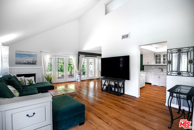27003 Rio Prado Drive, Valencia CA: https://media.crmls.org/mediaz/3b25c85e-e49c-445d-be2e-0dc5d9c06023.jpg