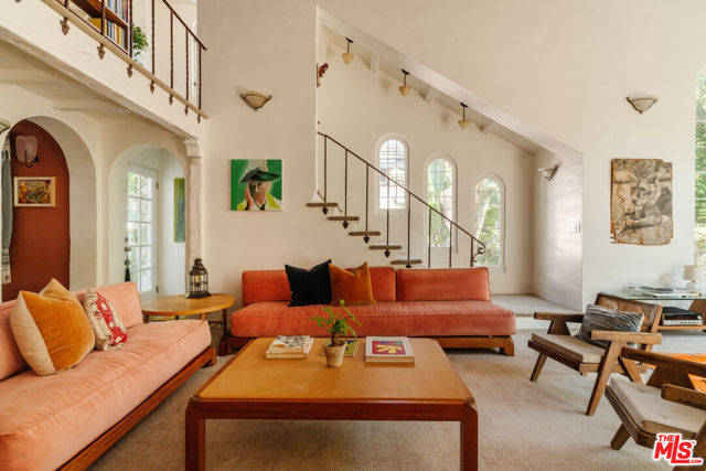 5163 Franklin Avenue, Los Angeles CA: https://media.crmls.org/mediaz/3b25d456-fb24-4c26-8ef5-606fb3070a97.jpg