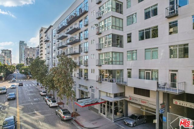 645 W 9th Street, Los Angeles CA: https://media.crmls.org/mediaz/3b26054b-bb63-49b3-b42f-9b28735dfb05.jpg