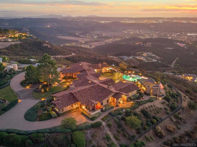 15707 Blue Crystal Trl, Poway CA: https://media.crmls.org/mediaz/3b260700-6924-4580-99ba-ea82d6ed7a54.jpg