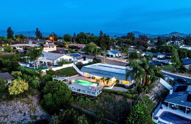 2052 Flying Hills Lane, El Cajon CA: https://media.crmls.org/mediaz/3b2661fd-ed60-49ac-a08f-3a8f84ac7840.jpg