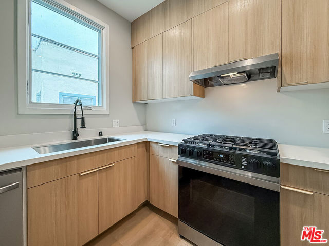 150 N Arnaz Drive, Beverly Hills CA: https://media.crmls.org/mediaz/3b268760-e86a-4314-a3e6-d9ec2257f42a.jpg