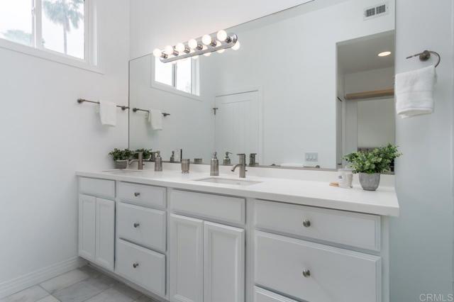 Detail Gallery Image 11 of 21 For 5050 Cahuenga Bld, North Hollywood,  CA 91601 - 3 Beds | 2 Baths