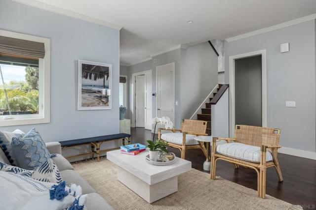 6411 Dowling Dr, La Jolla CA: https://media.crmls.org/mediaz/3b278157-bc5b-4062-bda4-7c700b56c6f4.jpg