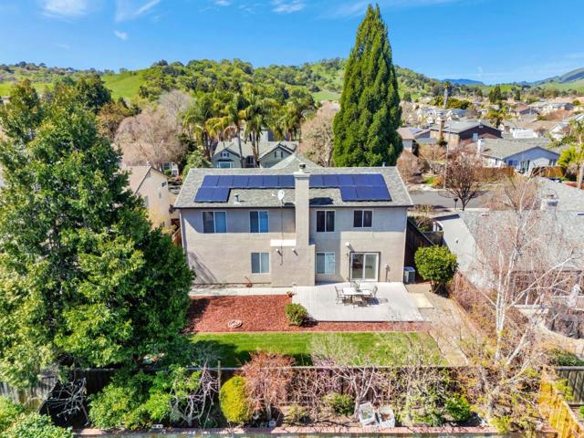 9642 Eagle Hills Way, Gilroy CA: https://media.crmls.org/mediaz/3b27a935-70d9-4a6d-ada3-25c38a6facb4.jpg