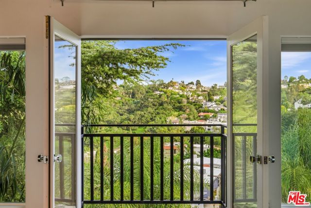 3476 Troy Drive, Los Angeles CA: https://media.crmls.org/mediaz/3b283a69-81f9-45a4-bcb9-9526007bb9e7.jpg