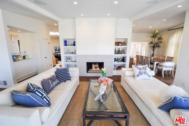 218 Montreal Street, Playa del Rey CA: https://media.crmls.org/mediaz/3b284b0c-6d59-42f4-bd0a-687e2f2f7c89.jpg
