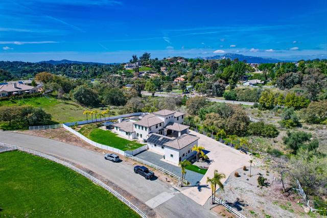 2184 Pacific Crest Dr, Alpine CA: https://media.crmls.org/mediaz/3b28751e-b5f3-4167-9f1f-1918ff89abd2.jpg