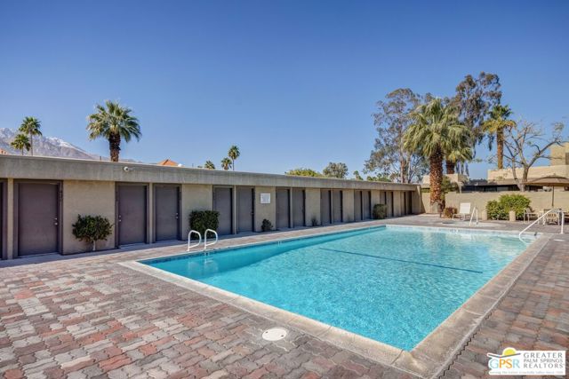 425 Bradshaw Lane, Palm Springs CA: https://media.crmls.org/mediaz/3b2896c6-c783-42f8-a37e-baa65df8e536.jpg