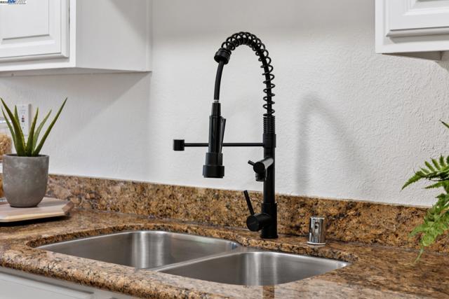 150 Sharene Ln, Walnut Creek CA: https://media.crmls.org/mediaz/3b29159b-d91a-4213-8f15-149a1e347220.jpg