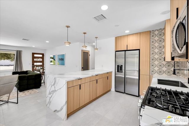 2092 N San Antonio Road, Palm Springs CA: https://media.crmls.org/mediaz/3b291eae-c44b-407e-beb0-3927c0a5c9b9.jpg