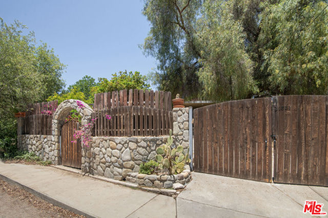 21881 Koontz Way photo 2