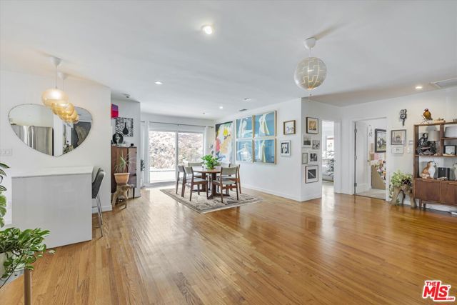 2316 Laurelmont Place, Los Angeles CA: https://media.crmls.org/mediaz/3b2aa0b9-d779-4002-adf5-f6b8ca8b620b.jpg